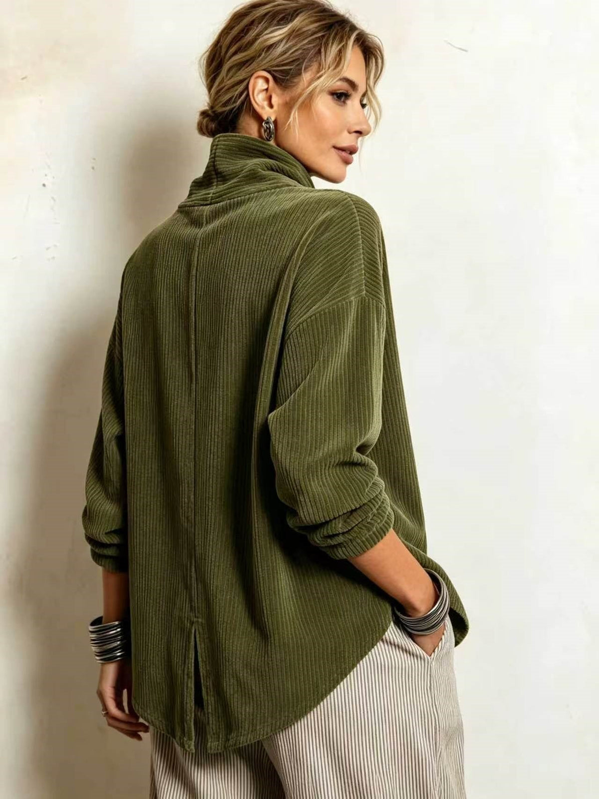 Elara | Pull en velours côtelé à col montant