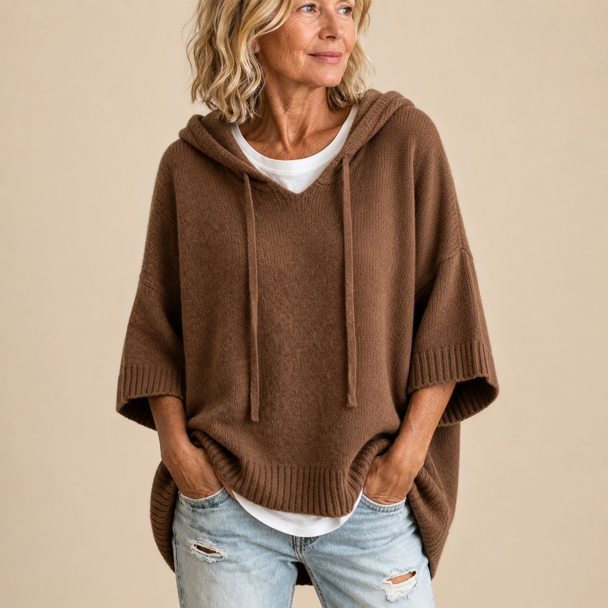 Céleste | Poncho en maille à capuche et manches trois-quarts
